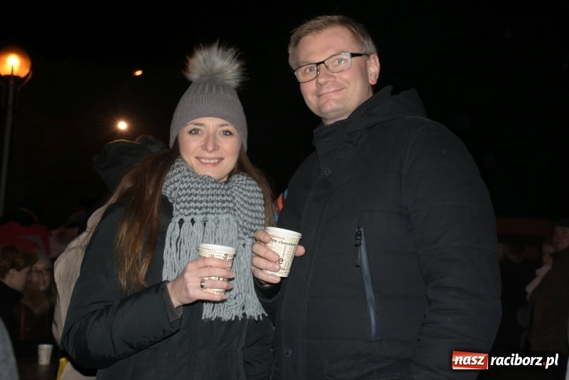 Zdjęcie w galerii na portalu naszraciborz.pl: Weihnachtsmarkt w Tworkowie na bogato. Śpiew, smakołyki i fajerwerki  wiadomości z regionu