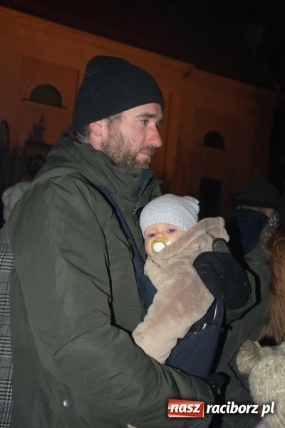 Zdjęcie w galerii na portalu naszraciborz.pl: Weihnachtsmarkt w Tworkowie na bogato. Śpiew, smakołyki i fajerwerki  wiadomości z regionu