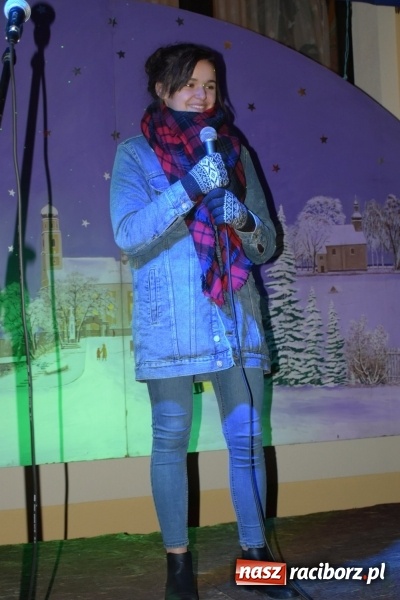 Zdjęcie w galerii na portalu naszraciborz.pl: Weihnachtsmarkt w Tworkowie na bogato. Śpiew, smakołyki i fajerwerki  wiadomości z regionu