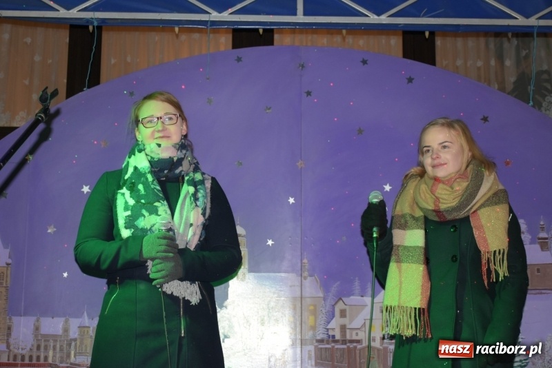 Zdjęcie w galerii na portalu naszraciborz.pl: Weihnachtsmarkt w Tworkowie na bogato. Śpiew, smakołyki i fajerwerki  wiadomości z regionu