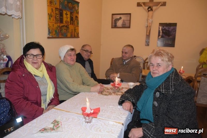 Zdjęcie w galerii na portalu naszraciborz.pl: Weihnachtsmarkt w Tworkowie na bogato. Śpiew, smakołyki i fajerwerki  wiadomości z regionu