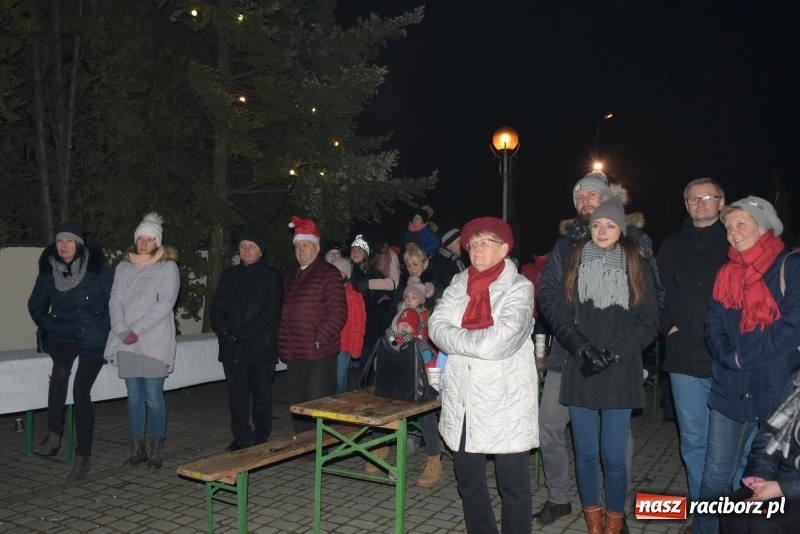 Zdjęcie w galerii na portalu naszraciborz.pl: Weihnachtsmarkt w Tworkowie na bogato. Śpiew, smakołyki i fajerwerki  wiadomości z regionu
