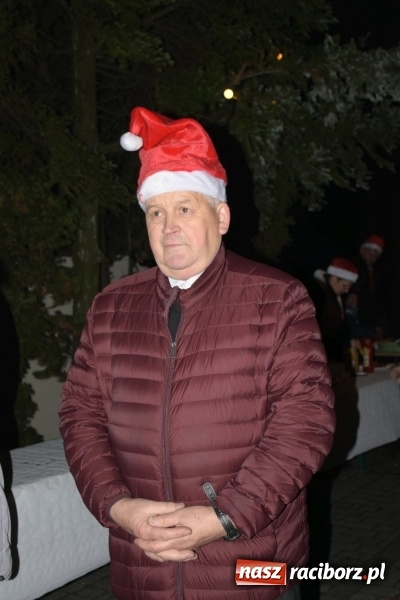 Zdjęcie w galerii na portalu naszraciborz.pl: Weihnachtsmarkt w Tworkowie na bogato. Śpiew, smakołyki i fajerwerki  wiadomości z regionu