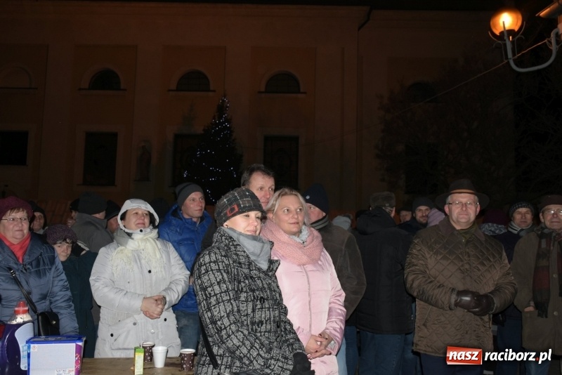 Zdjęcie w galerii na portalu naszraciborz.pl: Weihnachtsmarkt w Tworkowie na bogato. Śpiew, smakołyki i fajerwerki  wiadomości z regionu