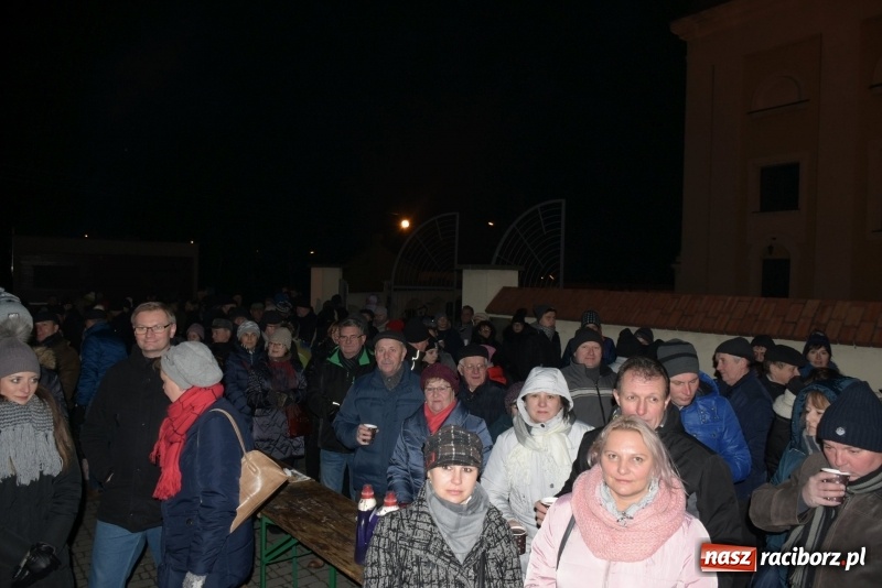 Zdjęcie w galerii na portalu naszraciborz.pl: Weihnachtsmarkt w Tworkowie na bogato. Śpiew, smakołyki i fajerwerki  wiadomości z regionu