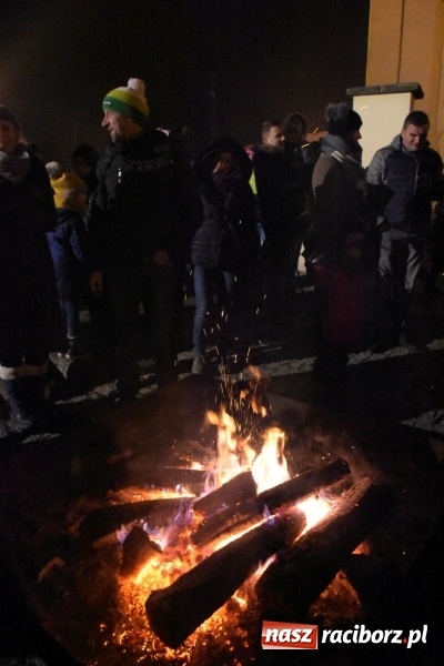 Zdjęcie w galerii na portalu naszraciborz.pl: Weihnachtsmarkt w Tworkowie na bogato. Śpiew, smakołyki i fajerwerki  wiadomości z regionu