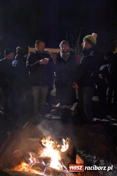 Zdjęcie w galerii na portalu naszraciborz.pl: Weihnachtsmarkt w Tworkowie na bogato. Śpiew, smakołyki i fajerwerki  wiadomości z regionu