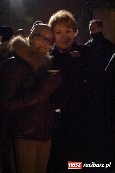 Zdjęcie w galerii na portalu naszraciborz.pl: Weihnachtsmarkt w Tworkowie na bogato. Śpiew, smakołyki i fajerwerki  wiadomości z regionu