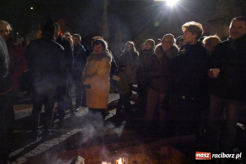 Zdjęcie w galerii na portalu naszraciborz.pl: Weihnachtsmarkt w Tworkowie na bogato. Śpiew, smakołyki i fajerwerki  wiadomości z regionu
