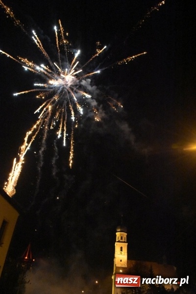 Zdjęcie w galerii na portalu naszraciborz.pl: Weihnachtsmarkt w Tworkowie na bogato. Śpiew, smakołyki i fajerwerki  wiadomości z regionu