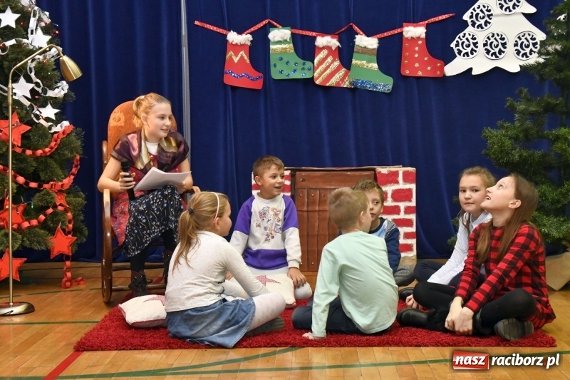 Zdjęcie w galerii na portalu naszraciborz.pl: Jasełka, piosenki, ciasto na stole - świąteczny kiermasz w Sudole wiadomości z regionu