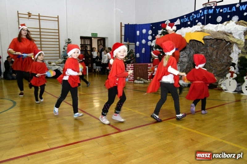 Zdjęcie w galerii na portalu naszraciborz.pl: Jasełka, piosenki, ciasto na stole - świąteczny kiermasz w Sudole wiadomości z regionu