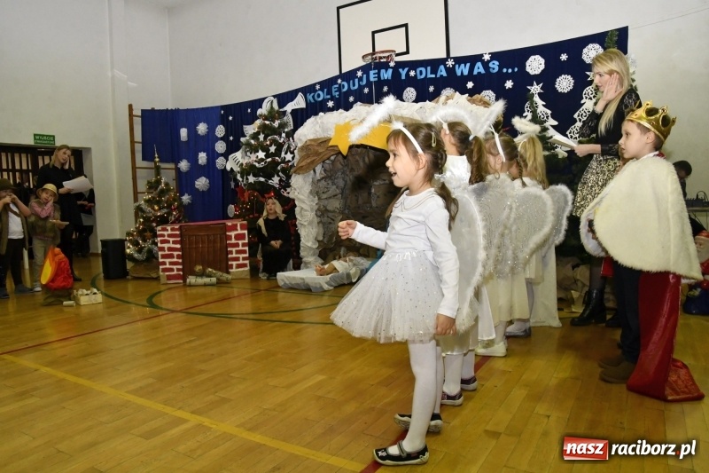 Zdjęcie w galerii na portalu naszraciborz.pl: Jasełka, piosenki, ciasto na stole - świąteczny kiermasz w Sudole wiadomości z regionu