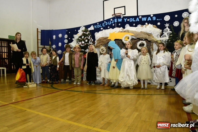 Zdjęcie w galerii na portalu naszraciborz.pl: Jasełka, piosenki, ciasto na stole - świąteczny kiermasz w Sudole wiadomości z regionu