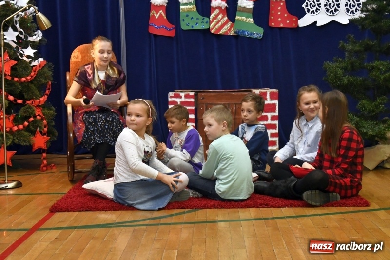 Zdjęcie w galerii na portalu naszraciborz.pl: Jasełka, piosenki, ciasto na stole - świąteczny kiermasz w Sudole wiadomości z regionu