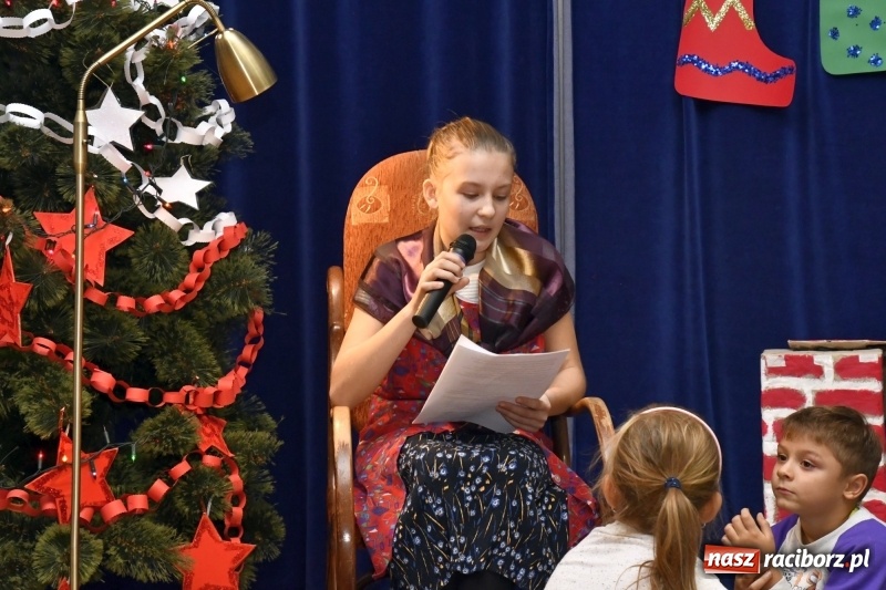 Zdjęcie w galerii na portalu naszraciborz.pl: Jasełka, piosenki, ciasto na stole - świąteczny kiermasz w Sudole wiadomości z regionu