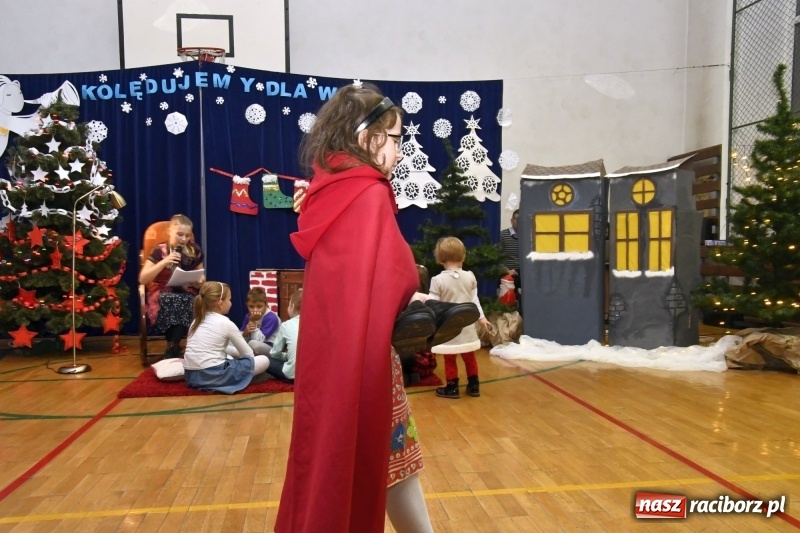 Zdjęcie w galerii na portalu naszraciborz.pl: Jasełka, piosenki, ciasto na stole - świąteczny kiermasz w Sudole wiadomości z regionu