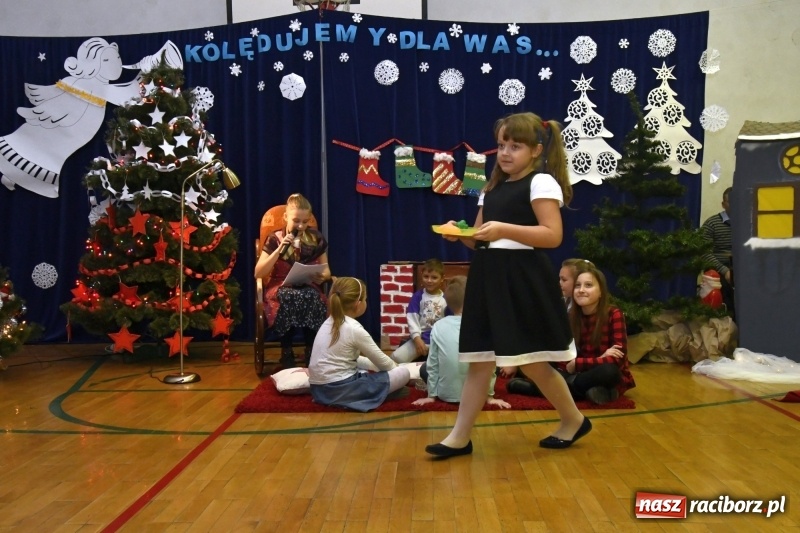 Zdjęcie w galerii na portalu naszraciborz.pl: Jasełka, piosenki, ciasto na stole - świąteczny kiermasz w Sudole wiadomości z regionu