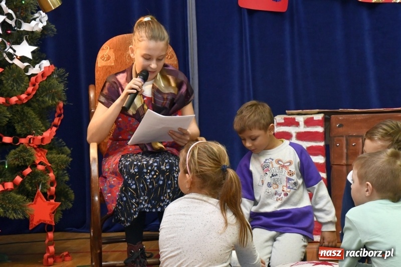 Zdjęcie w galerii na portalu naszraciborz.pl: Jasełka, piosenki, ciasto na stole - świąteczny kiermasz w Sudole wiadomości z regionu