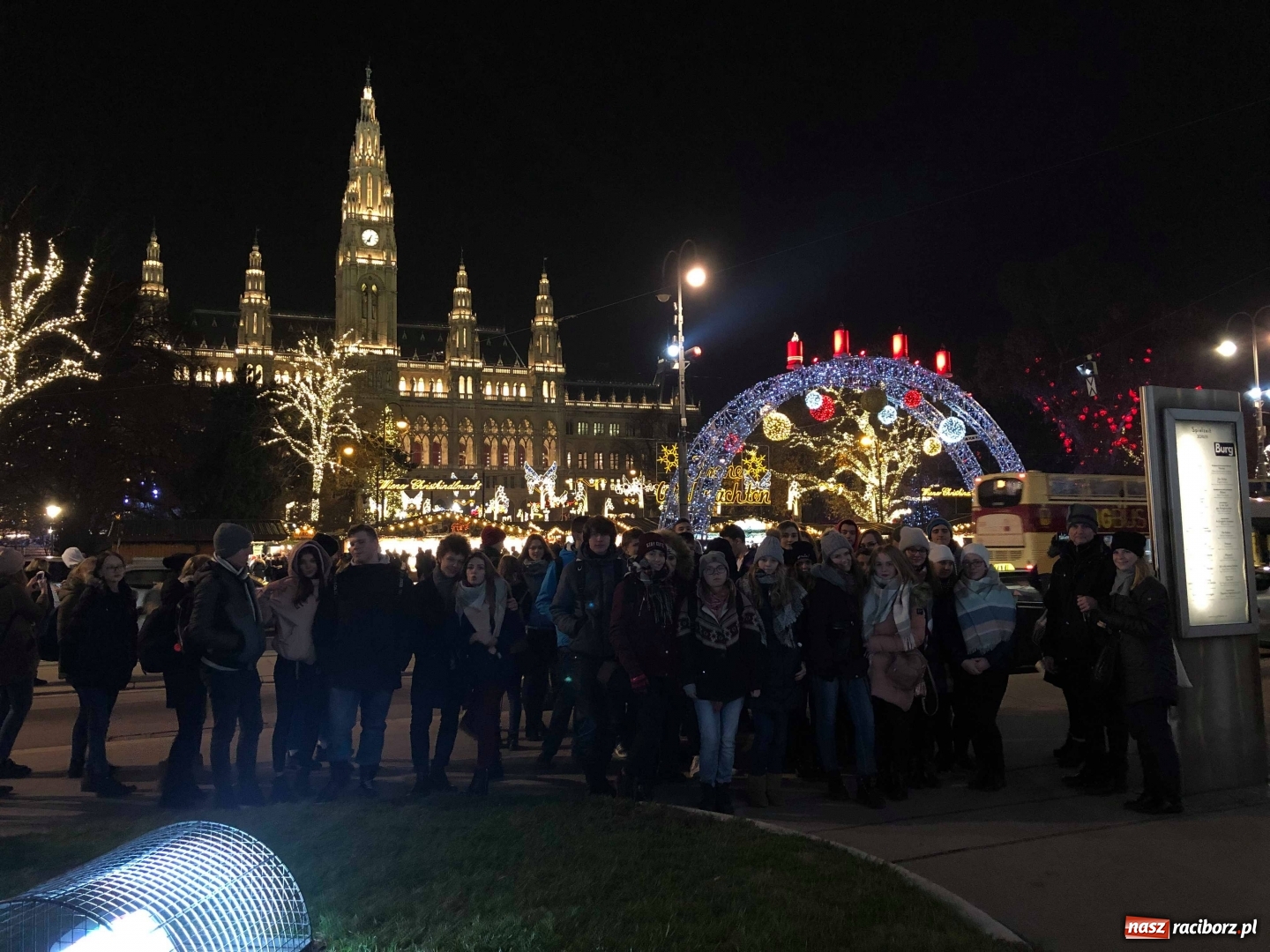 Zdjęcie w galerii na portalu naszraciborz.pl: Uczniowie I LO zobaczyli Wiedeń w świątecznej odsłonie wiadomości z regionu