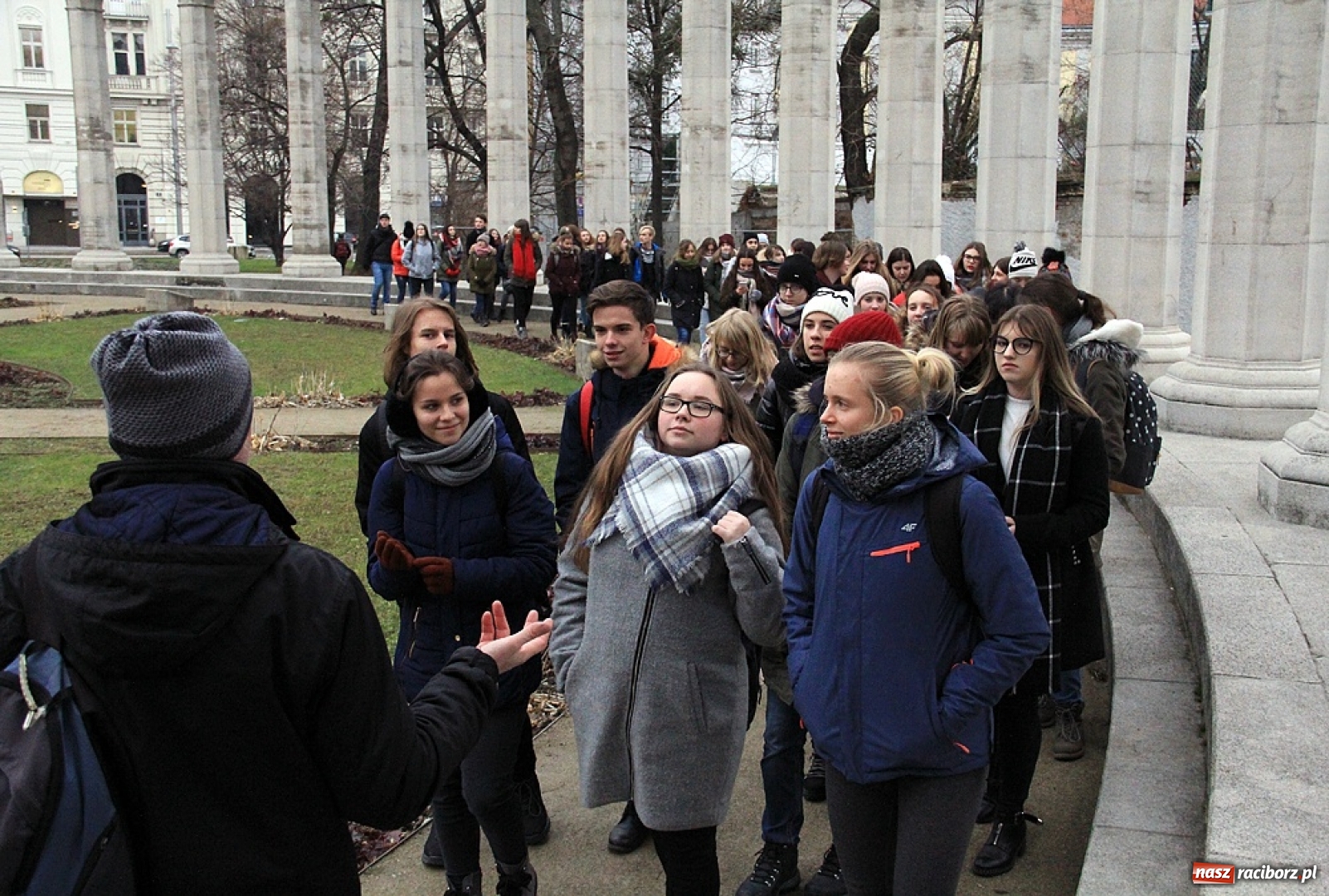 Zdjęcie w galerii na portalu naszraciborz.pl: Uczniowie I LO zobaczyli Wiedeń w świątecznej odsłonie wiadomości z regionu