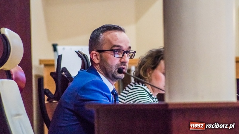 Zdjęcie w galerii na portalu naszraciborz.pl: Ekspresowe tempo komisji finansów. Projekt drogi Racibórz-Pszczyna stanie się półkownikiem? wiadomości z regionu