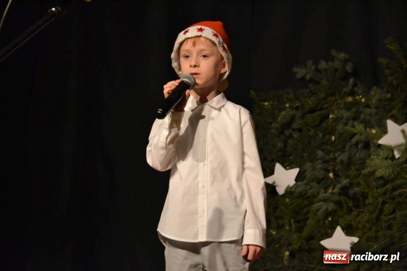 Zdjęcie w galerii na portalu naszraciborz.pl: Jasełka wraz z Koncertem Kolęd oraz Jarmark Bożonarodzeniowy za nami  wiadomości z regionu