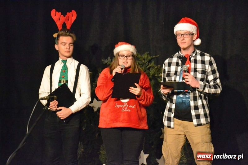 Zdjęcie w galerii na portalu naszraciborz.pl: Jasełka wraz z Koncertem Kolęd oraz Jarmark Bożonarodzeniowy za nami  wiadomości z regionu