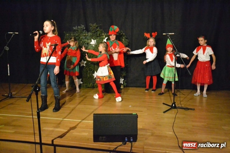 Zdjęcie w galerii na portalu naszraciborz.pl: Jasełka wraz z Koncertem Kolęd oraz Jarmark Bożonarodzeniowy za nami  wiadomości z regionu