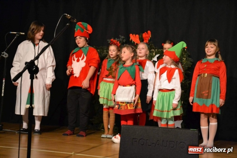 Zdjęcie w galerii na portalu naszraciborz.pl: Jasełka wraz z Koncertem Kolęd oraz Jarmark Bożonarodzeniowy za nami  wiadomości z regionu