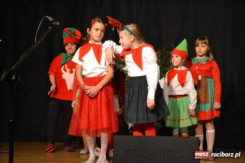 Zdjęcie w galerii na portalu naszraciborz.pl: Jasełka wraz z Koncertem Kolęd oraz Jarmark Bożonarodzeniowy za nami  wiadomości z regionu