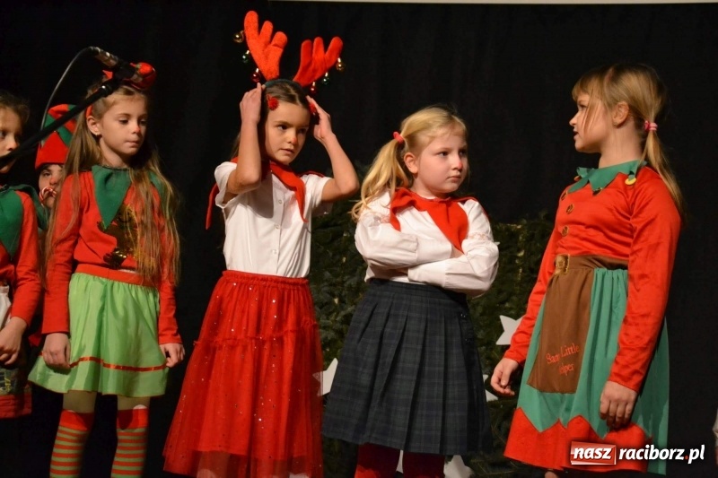 Zdjęcie w galerii na portalu naszraciborz.pl: Jasełka wraz z Koncertem Kolęd oraz Jarmark Bożonarodzeniowy za nami  wiadomości z regionu