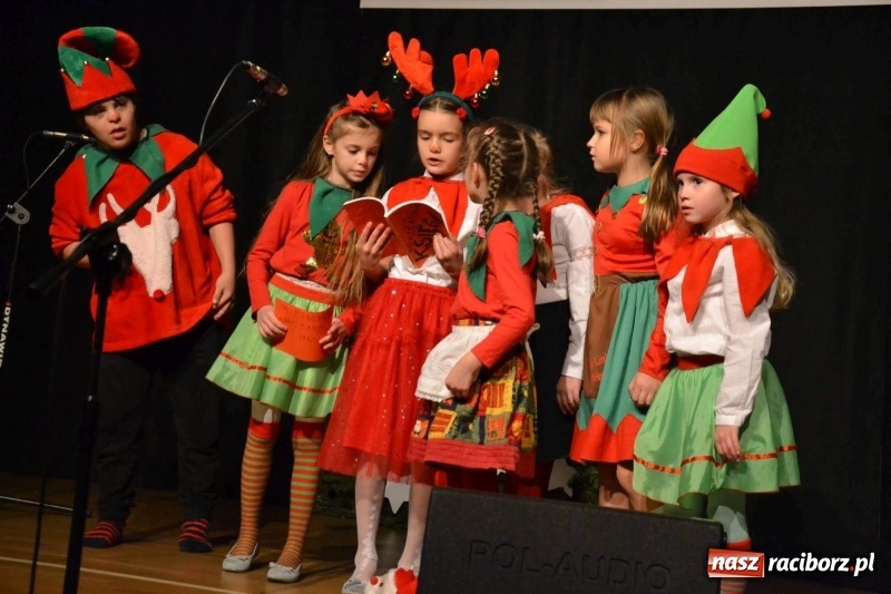 Zdjęcie w galerii na portalu naszraciborz.pl: Jasełka wraz z Koncertem Kolęd oraz Jarmark Bożonarodzeniowy za nami  wiadomości z regionu