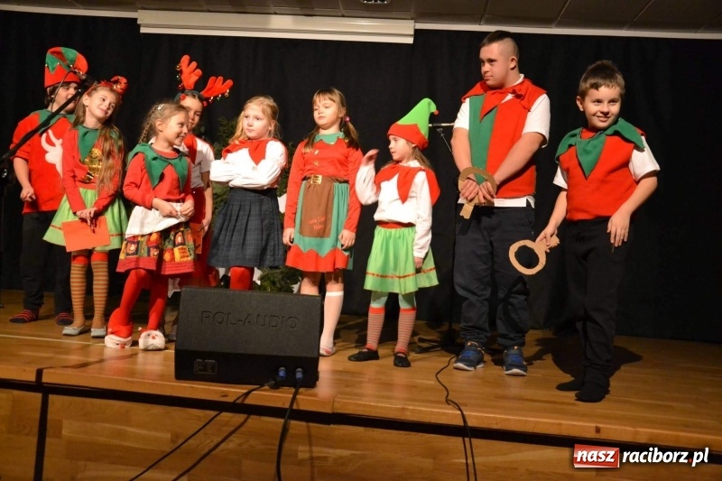 Zdjęcie w galerii na portalu naszraciborz.pl: Jasełka wraz z Koncertem Kolęd oraz Jarmark Bożonarodzeniowy za nami  wiadomości z regionu