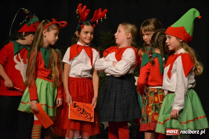 Zdjęcie w galerii na portalu naszraciborz.pl: Jasełka wraz z Koncertem Kolęd oraz Jarmark Bożonarodzeniowy za nami  wiadomości z regionu