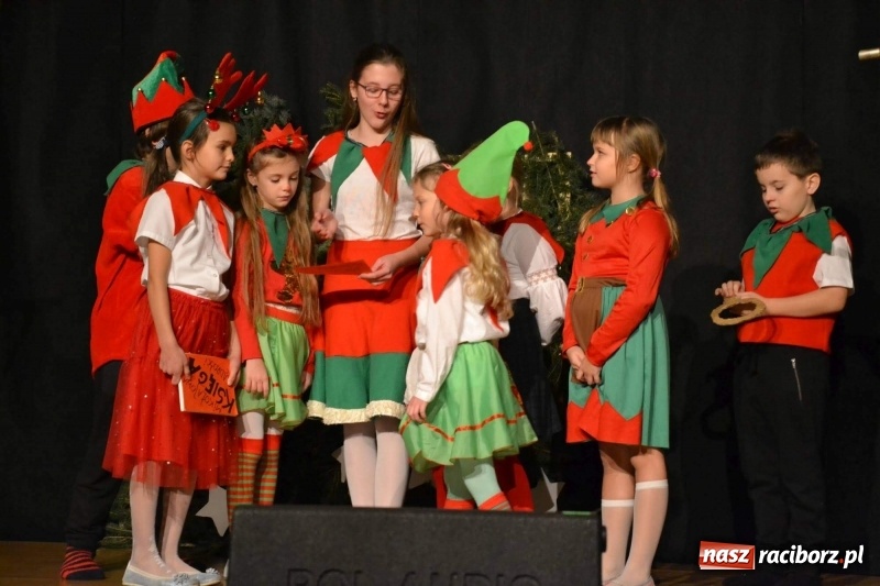 Zdjęcie w galerii na portalu naszraciborz.pl: Jasełka wraz z Koncertem Kolęd oraz Jarmark Bożonarodzeniowy za nami  wiadomości z regionu