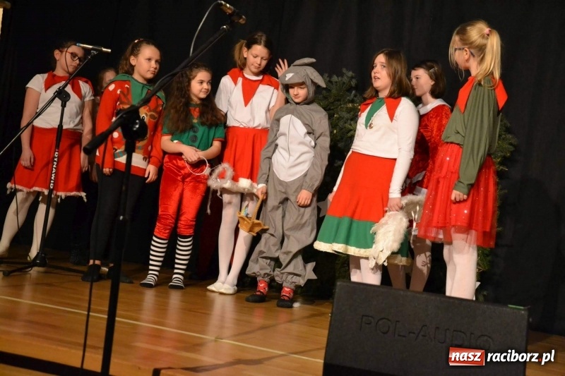 Zdjęcie w galerii na portalu naszraciborz.pl: Jasełka wraz z Koncertem Kolęd oraz Jarmark Bożonarodzeniowy za nami  wiadomości z regionu