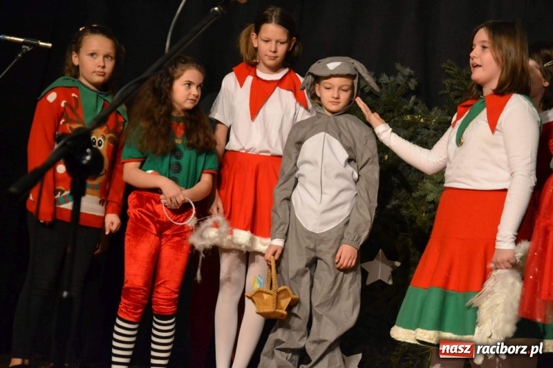 Zdjęcie w galerii na portalu naszraciborz.pl: Jasełka wraz z Koncertem Kolęd oraz Jarmark Bożonarodzeniowy za nami  wiadomości z regionu