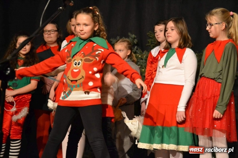 Zdjęcie w galerii na portalu naszraciborz.pl: Jasełka wraz z Koncertem Kolęd oraz Jarmark Bożonarodzeniowy za nami  wiadomości z regionu