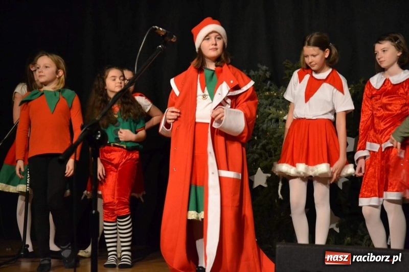 Zdjęcie w galerii na portalu naszraciborz.pl: Jasełka wraz z Koncertem Kolęd oraz Jarmark Bożonarodzeniowy za nami  wiadomości z regionu