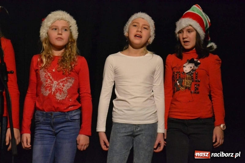 Zdjęcie w galerii na portalu naszraciborz.pl: Jasełka wraz z Koncertem Kolęd oraz Jarmark Bożonarodzeniowy za nami  wiadomości z regionu