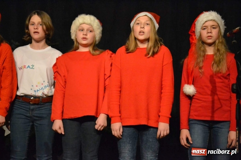 Zdjęcie w galerii na portalu naszraciborz.pl: Jasełka wraz z Koncertem Kolęd oraz Jarmark Bożonarodzeniowy za nami  wiadomości z regionu