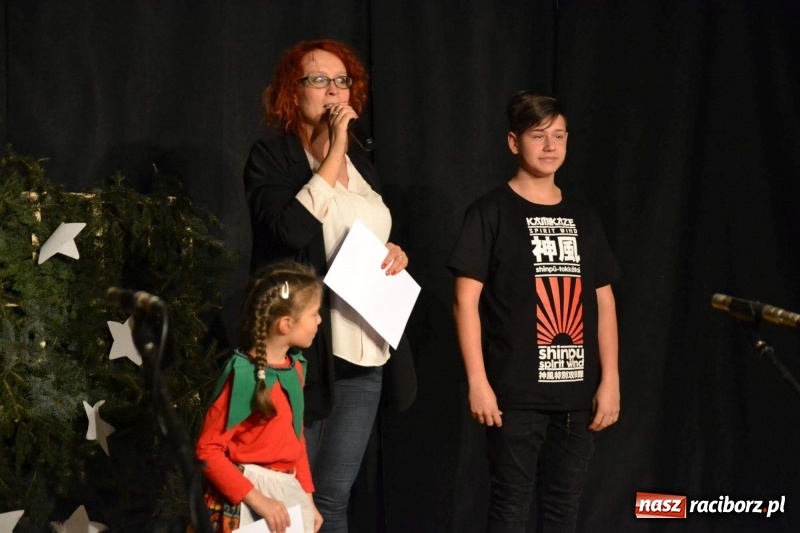 Zdjęcie w galerii na portalu naszraciborz.pl: Jasełka wraz z Koncertem Kolęd oraz Jarmark Bożonarodzeniowy za nami  wiadomości z regionu