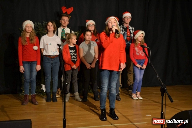 Zdjęcie w galerii na portalu naszraciborz.pl: Jasełka wraz z Koncertem Kolęd oraz Jarmark Bożonarodzeniowy za nami  wiadomości z regionu