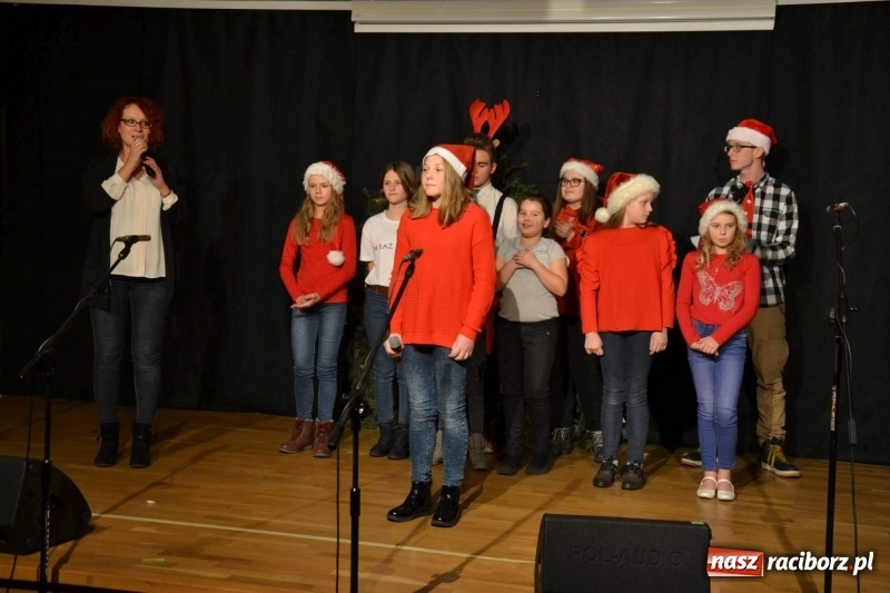 Zdjęcie w galerii na portalu naszraciborz.pl: Jasełka wraz z Koncertem Kolęd oraz Jarmark Bożonarodzeniowy za nami  wiadomości z regionu
