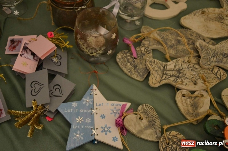 Zdjęcie w galerii na portalu naszraciborz.pl: Jasełka wraz z Koncertem Kolęd oraz Jarmark Bożonarodzeniowy za nami  wiadomości z regionu