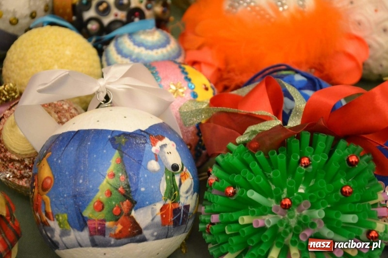 Zdjęcie w galerii na portalu naszraciborz.pl: Jasełka wraz z Koncertem Kolęd oraz Jarmark Bożonarodzeniowy za nami  wiadomości z regionu