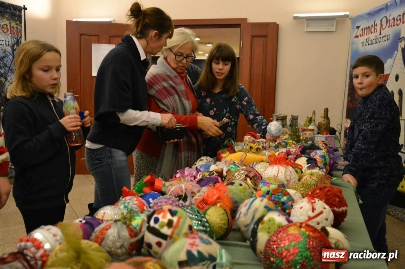 Zdjęcie w galerii na portalu naszraciborz.pl: Jasełka wraz z Koncertem Kolęd oraz Jarmark Bożonarodzeniowy za nami  wiadomości z regionu