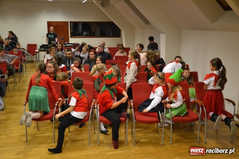 Zdjęcie w galerii na portalu naszraciborz.pl: Jasełka wraz z Koncertem Kolęd oraz Jarmark Bożonarodzeniowy za nami  wiadomości z regionu