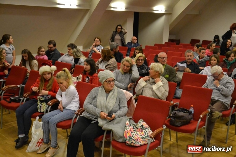 Zdjęcie w galerii na portalu naszraciborz.pl: Jasełka wraz z Koncertem Kolęd oraz Jarmark Bożonarodzeniowy za nami  wiadomości z regionu